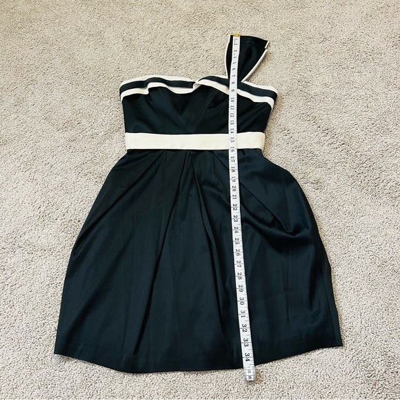 NWT! BCBG Maxazria Black Stretch Satin One-Shoulder Cokctail Dress. Size 6. - Picture 5 of 15